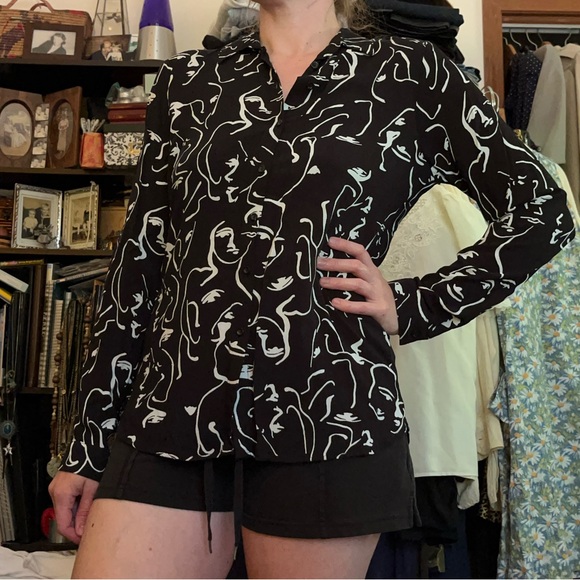 Big Dart Faces Blouse - Picture 3 of 11